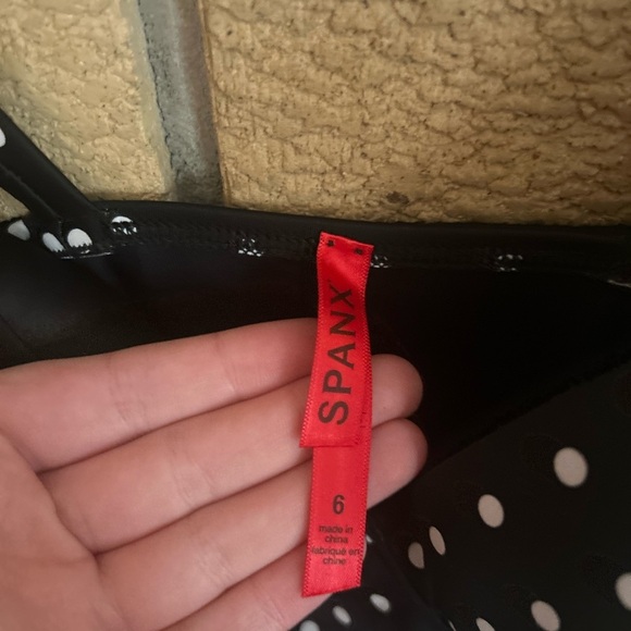 NWT SPANX Womens Black Polka Dot Adjustable Ruched One Piece Swimsuit Size 6 - Picture 3 of 4